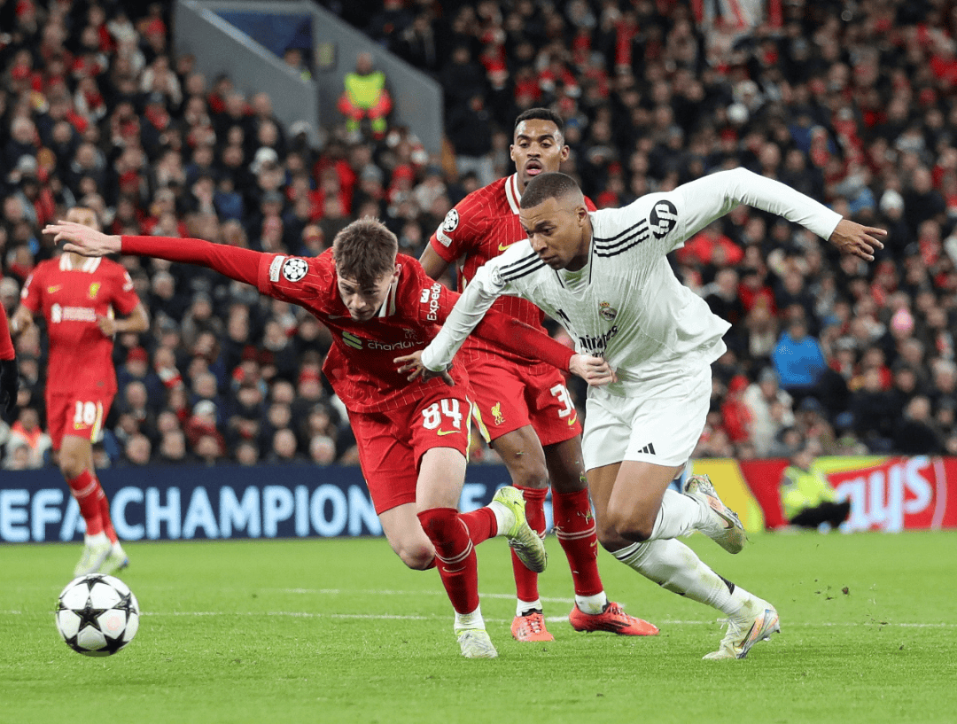 包含赛地聚焦——欧冠国际比赛日热度飙升；罗马状态回暖；话题不断；医务组通报恢复的词条