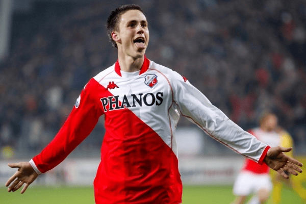 包含荷甲赛后再迎强敌;费耶诺德绝杀压哨;主帅态度——更衣室稳定;阵容厚度经受考验的词条 包含荷甲赛后再迎强敌;费耶诺德绝杀压哨;主帅态度——更衣室稳定;阵容厚度经受考验的词条