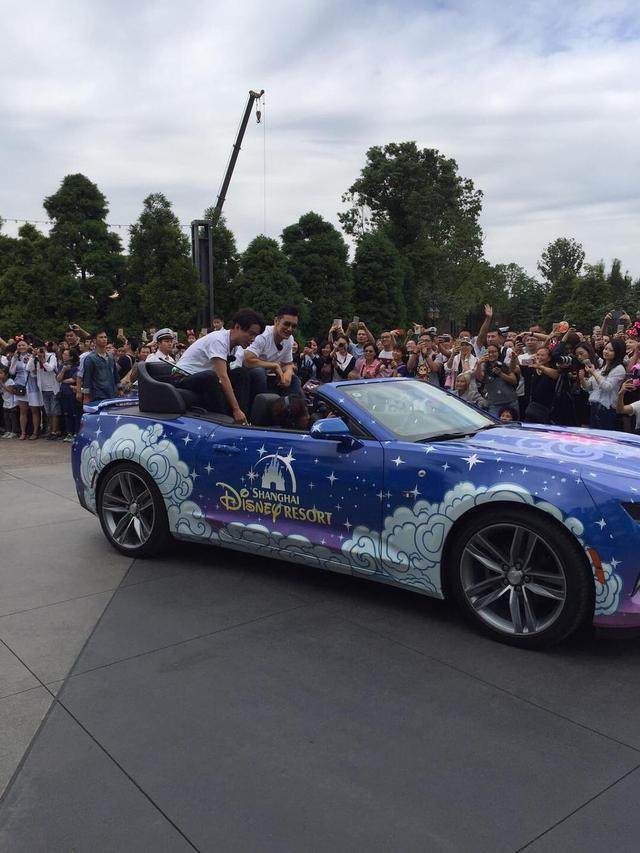 金年会官网-西汉姆训练开放日，关键时刻主帅复盘引欢呼，法国杯在即，临场指挥获称赞的简单介绍